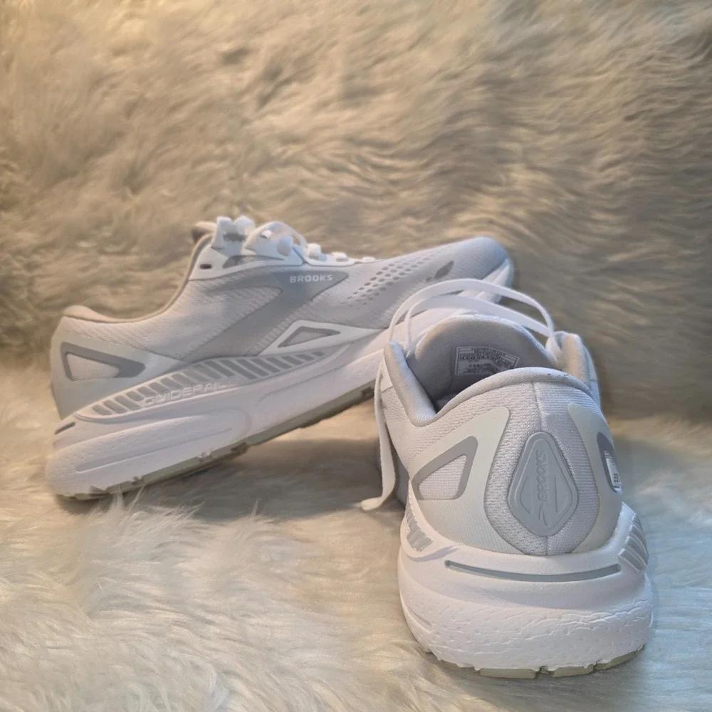 Womens Brooks Adrenaline GTS 23 Running Shoes Size 10.5 B White 1203811B104